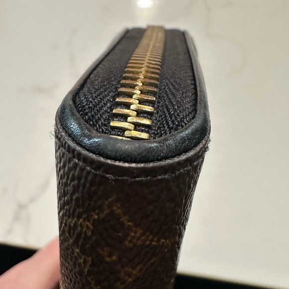 Louis Vuitton Retiro Monogram Wallet - Picture 4 of 7